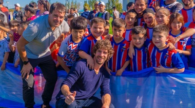 Juan Andreotti inauguró la Nueva Cancha de Césped Sintético para Fútbol 11 en el Polideportivo N°2