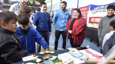 Leo Nardini realizó la entrega de kits didácticos para 11 centros socioeducativos de Malvinas Argentinas