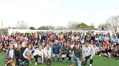 Las Leonas brindaron una clínica de hockey en San Fernando