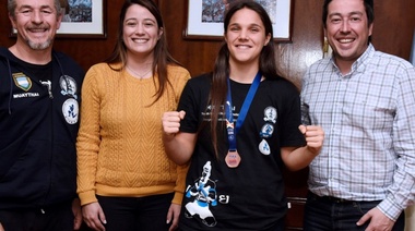 Nardini felicitó a Malena “La Pumita” García por su medalla de bronce en el Mundial de Muay-Thai