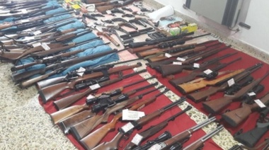 Secuestran 60 armas de guerra en casa de ex funcionario de Jesús Cariglino