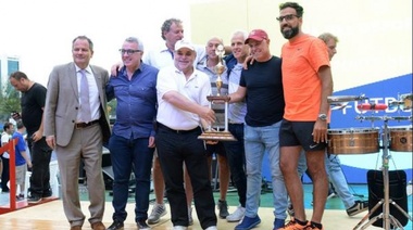 Julio Zamora acompañó la premiación a los deportistas del Club Náutico Hacoaj