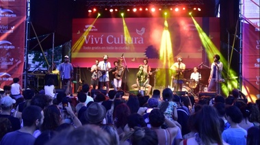 Con un show gratuito y al aire libre, Onda Vaga le cantó a San Martín