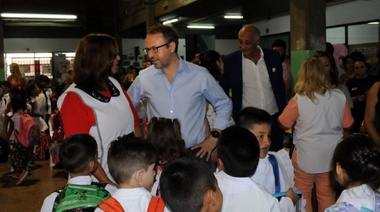 Valenzuela inauguró el inicio de clases en Tres de Febrero