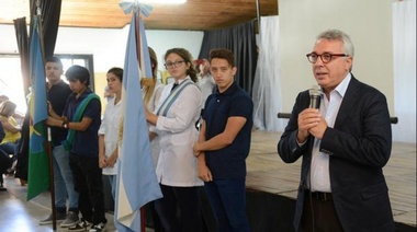 Julio Zamora acompañó a alumnos de Tigre en el inicio de clases