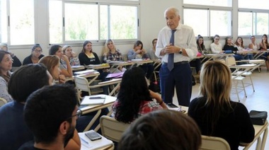 El Dr. Alberto Cormillot dio la bienvenida a los alumnos de la Licenciatura de Nutrición del CUT