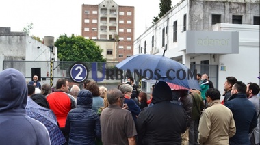 Audiencia pública en la puerta de Edenor en Tres de Febrero.