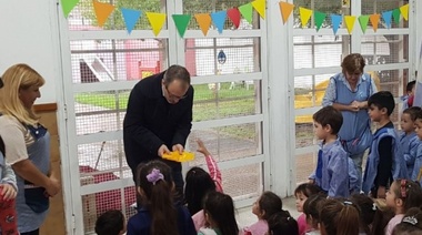 Valenzuela inauguró una nueva sala en el jardín de infantes "El Gauchito" de El Libertador