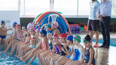 Zabaleta participó de la reapertura del programa de natación para estudiantes de escuelas primarias