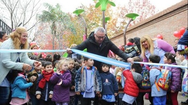 Julio Zamora inauguró los nuevos juegos del jardín N° 902, en Tigre