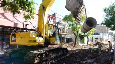 San Fernando realiza una importante obra hidráulica y de pavimento en la calle 3 de Febrero