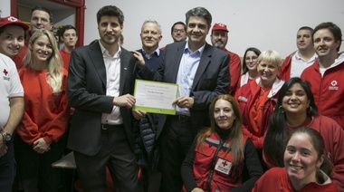 Jorge Macri entregó un subsidio a la Cruz Roja de Vicente López