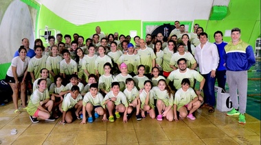 El Equipo de Natación de San Fernando, con nueva indumentaria y listo para competir