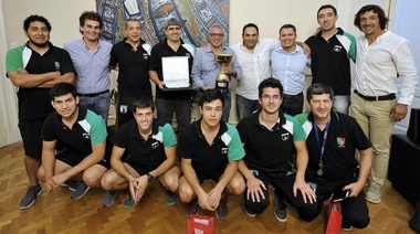 Julio Zamora recibió a los campeones de Belgrano Vóley
