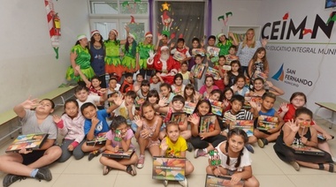 Papá Noel entregó regalos a los chicos de los Jardines Maternales y CEIM de San Fernando