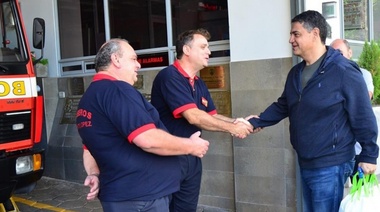 Jorge Macri visitó a los bomberos y entregó un bono de fin de año