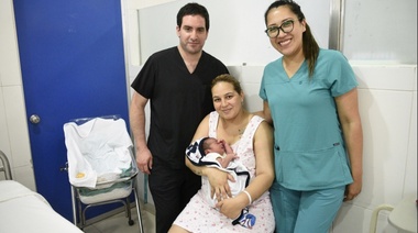 Santino es el primer bebé del año de Malvinas Argentinas