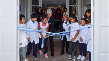 Luis Andreotti inauguró el ciclo lectivo con la puesta en valor de histórica Escuela N° 9 de Victoria