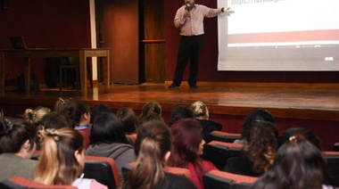 Charla de capacitación docente sobre  “Jóvenes en riesgo”