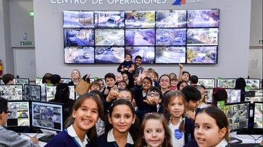 Andreotti recibió a alumnos del Colegio Santa Trinidad que visitaron dependencias municipales