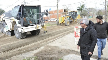 Julio Zamora supervisó obras de pavimentación en Benavídez