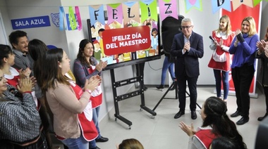 Julio Zamora felicitó a las maestras del Jardín Municipal de Don Torcuato en su día
