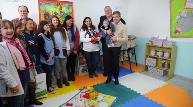Zabaleta inauguró la primera sala maternal dentro de una escuela secundaria en Hurlingham