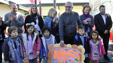 Julio Zamora inauguró el renovado patio del jardín N°915 en Las Tunas