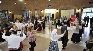 Baile, color y diversión, en una nueva clase abierta de tango y folclore en Tigre