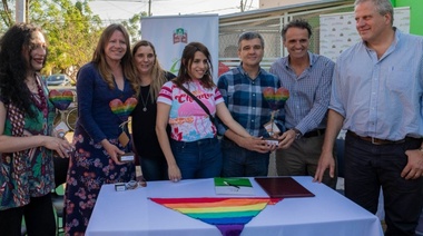 Zabaleta y Katopodis firmaron un convenio para promover los derechos de las personas LGTBI, junto a la diputada Victoria Donda