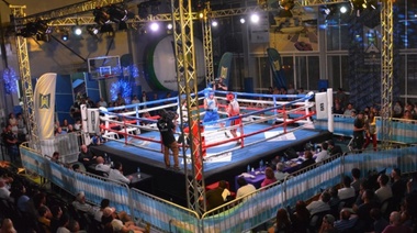 Multitudinaria velada de boxeo en Villa de Mayo