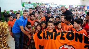 Zabaleta entregó los trofeos de la Liga de Fútbol Infantil