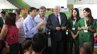 Zabaleta, Arroyo y Ginés González García participaron de la entrega de tarjetas Alimentar en Hurlingham