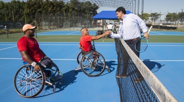 Jorge Macri visitó la Escuela de Tenis Adaptado
