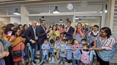 Juan Andreotti inauguró el nuevo Jardín Nº909 con Sergio Massa y Teresa García