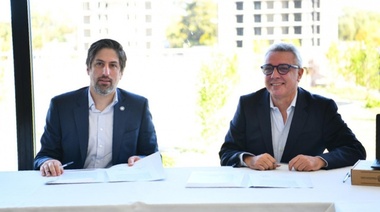 Julio Zamora firmó un convenio con el ministro Trotta para la entrega de 1.500 netbooks en escuelas secundarias públicas de Tigre