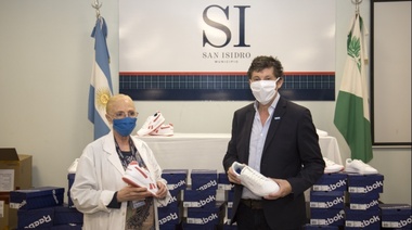 San Isidro: Reebok dona zapatillas para el personal de salud del municipio