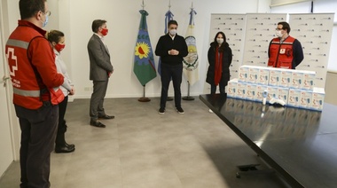 Vicente López recibió 100 termómetros