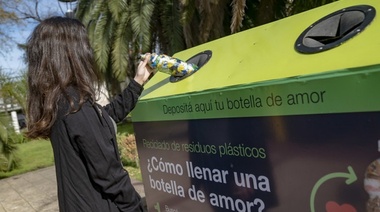 Botellas de amor, una manera fácil y efectiva de reciclar plásticos en San Isidro
