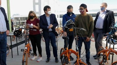 Bicicletas para estudiantes de la UNAHUR que se desempeñan en rubros esenciales