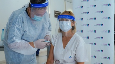 Fueron vacunados todos los residentes y personal de salud del geríatrico municipal de Vicente López