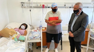 Julio Zamora le dio la bienvenida a Ciro, el bebé N° 25.000 nacido en el Hospital Materno Infantil de Tigre
