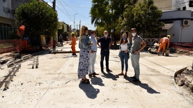Lucas Ghi supervisó el avance de obras de bacheo en Villa Sarmiento