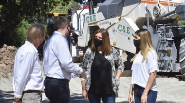 María Luján Salgado visitó la obra de las calles Artigas y Savio