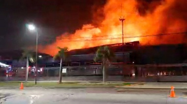 Voraz incendio en una panificadora de San Fernando