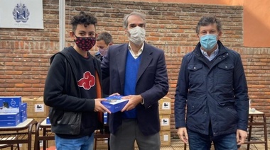 El Municipio entregó tablets para el secundario de la escuela Malvinas Argentinas