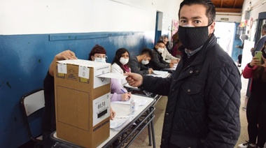 El intendente Leo Nardini votó en Grand Bourg