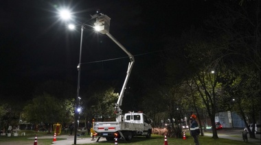 Vicente López continúa realizando el mantenimiento de luminarias