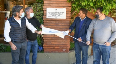 Inauguraron la "Esquina Diego Maradona" con una placa en Segurola y Habana