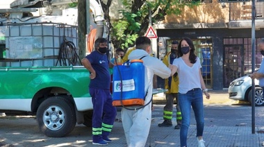 Soledad Martínez supervisó el operativo de desinfección en Munro